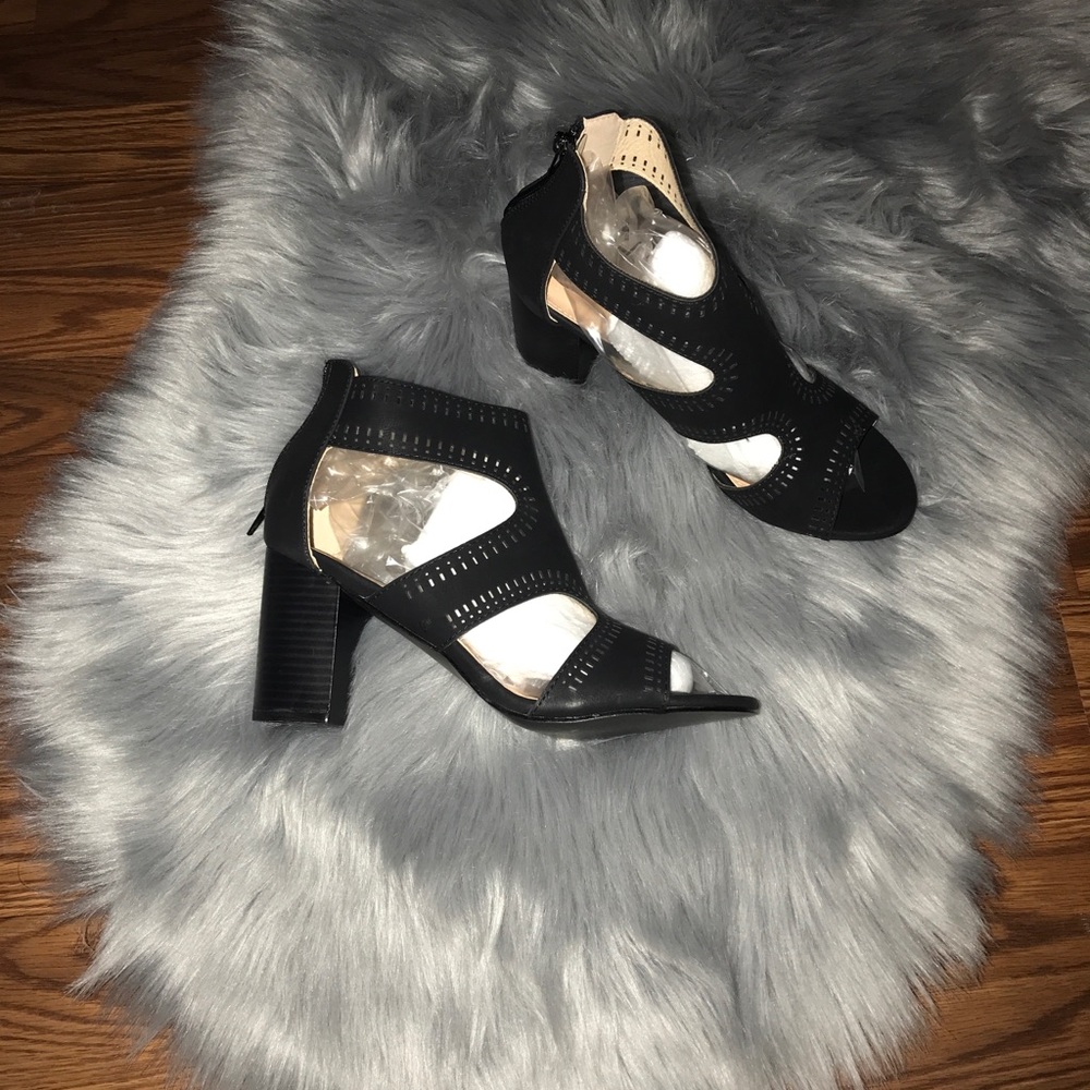 Black Cut Out Booties SZ 10 - Picture 3 of 4